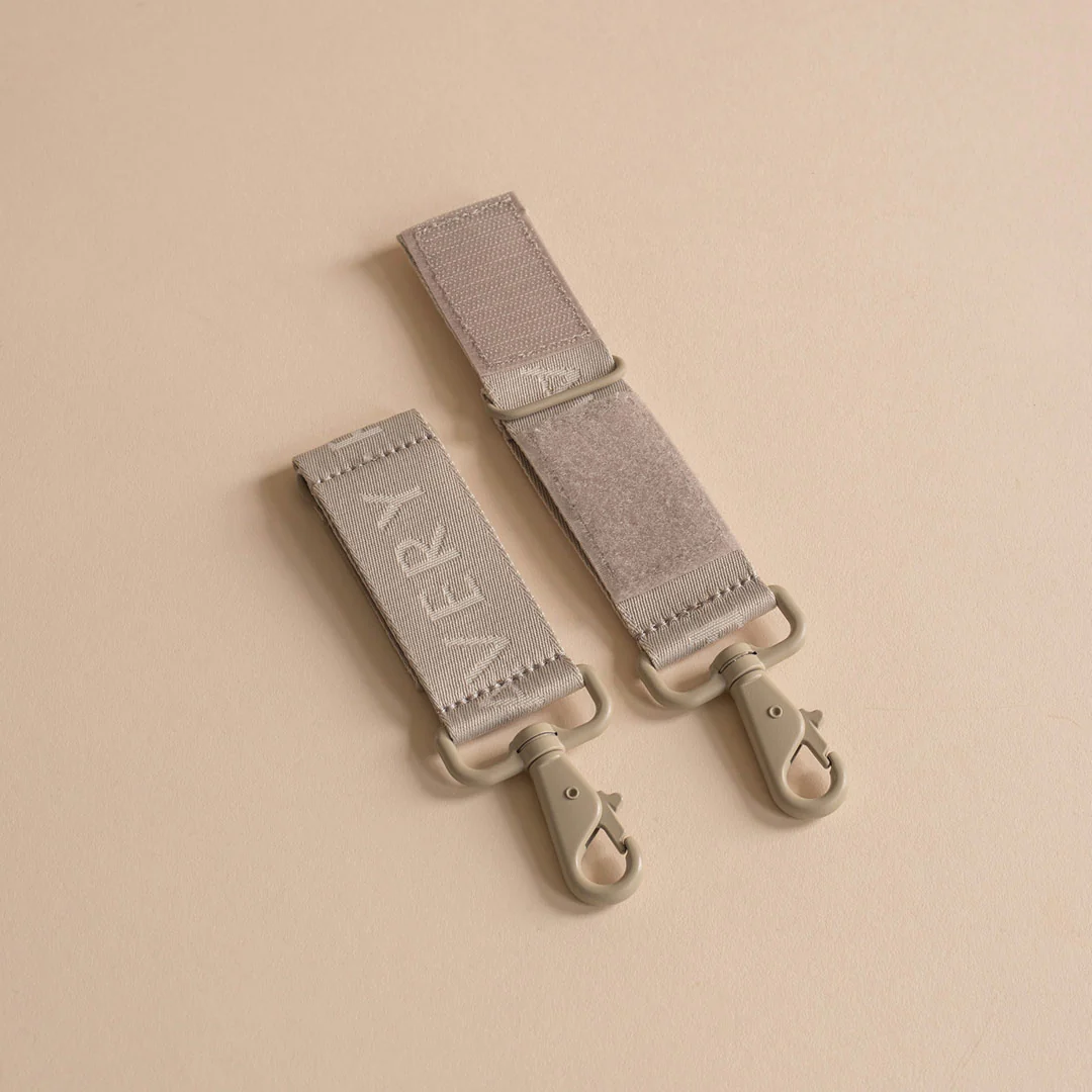 Avery Row Logo Pram Bag Clips - Oyster - Image 2