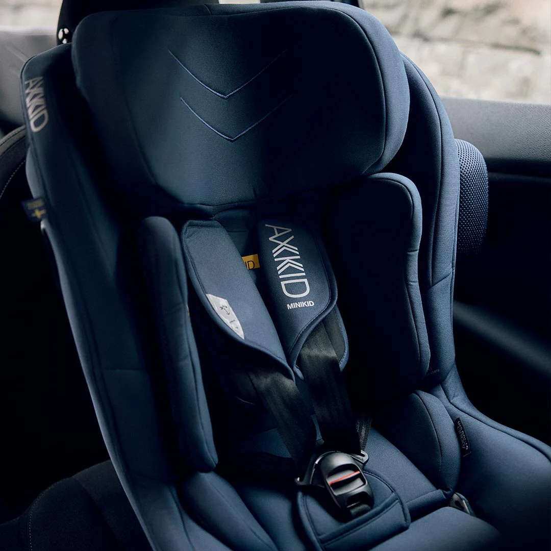 Axkid Minikid 4 Pro Car Seat - Coastal Storm Black - Image 4