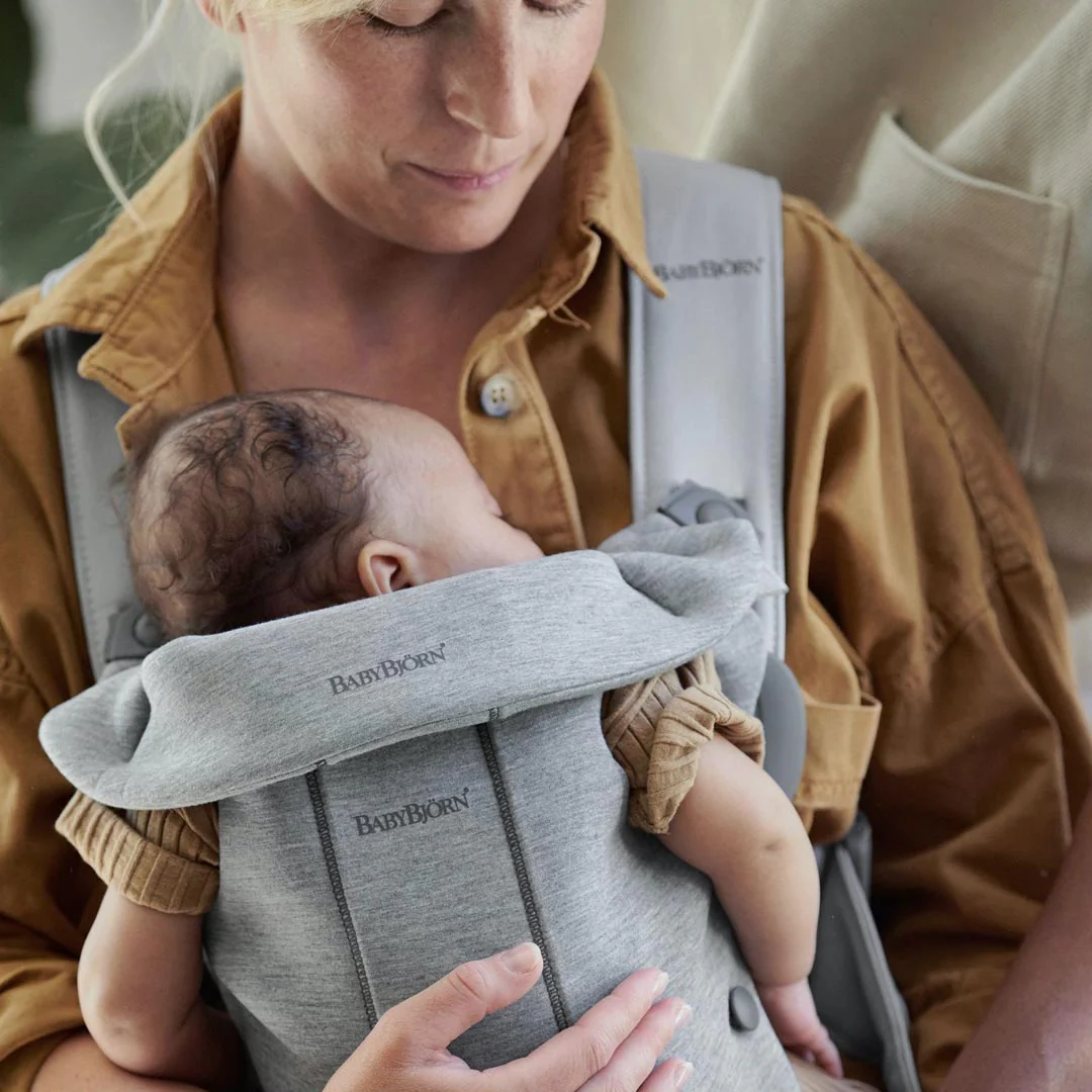 BabyBjorn Mini 3D Jersey Baby Carrier - Light Grey - Image 3
