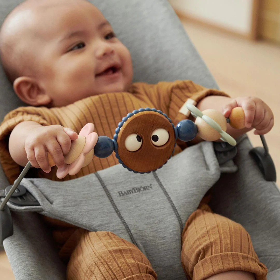 BabyBjörn Baby Bouncer Bliss + Toy - Googly Eyes Pastel - Grey Beige - Mesh - Image 2