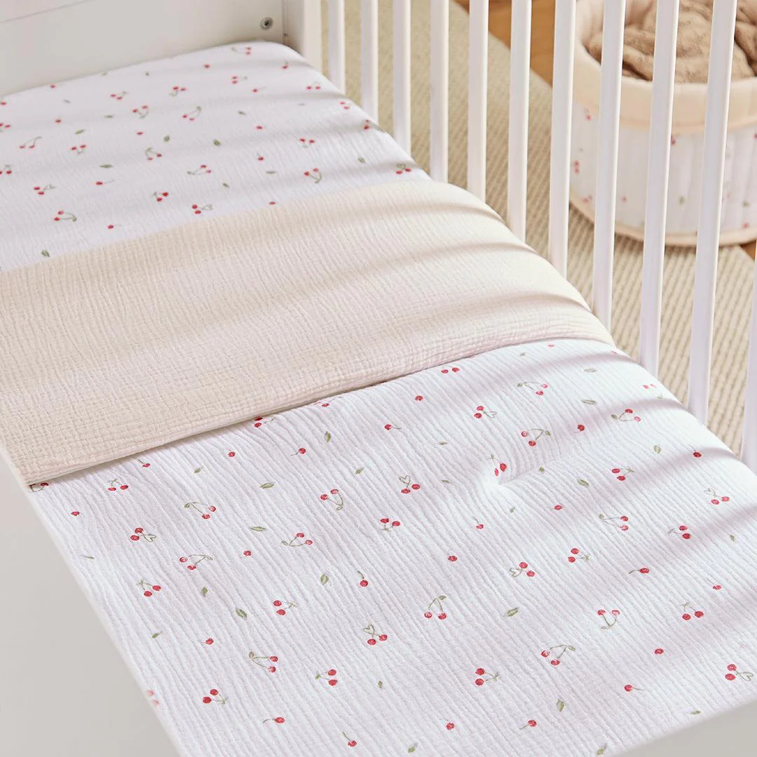 CuddleCo 4pc Cot Bed Bedding Set - Ditsy Cherry - Image 4