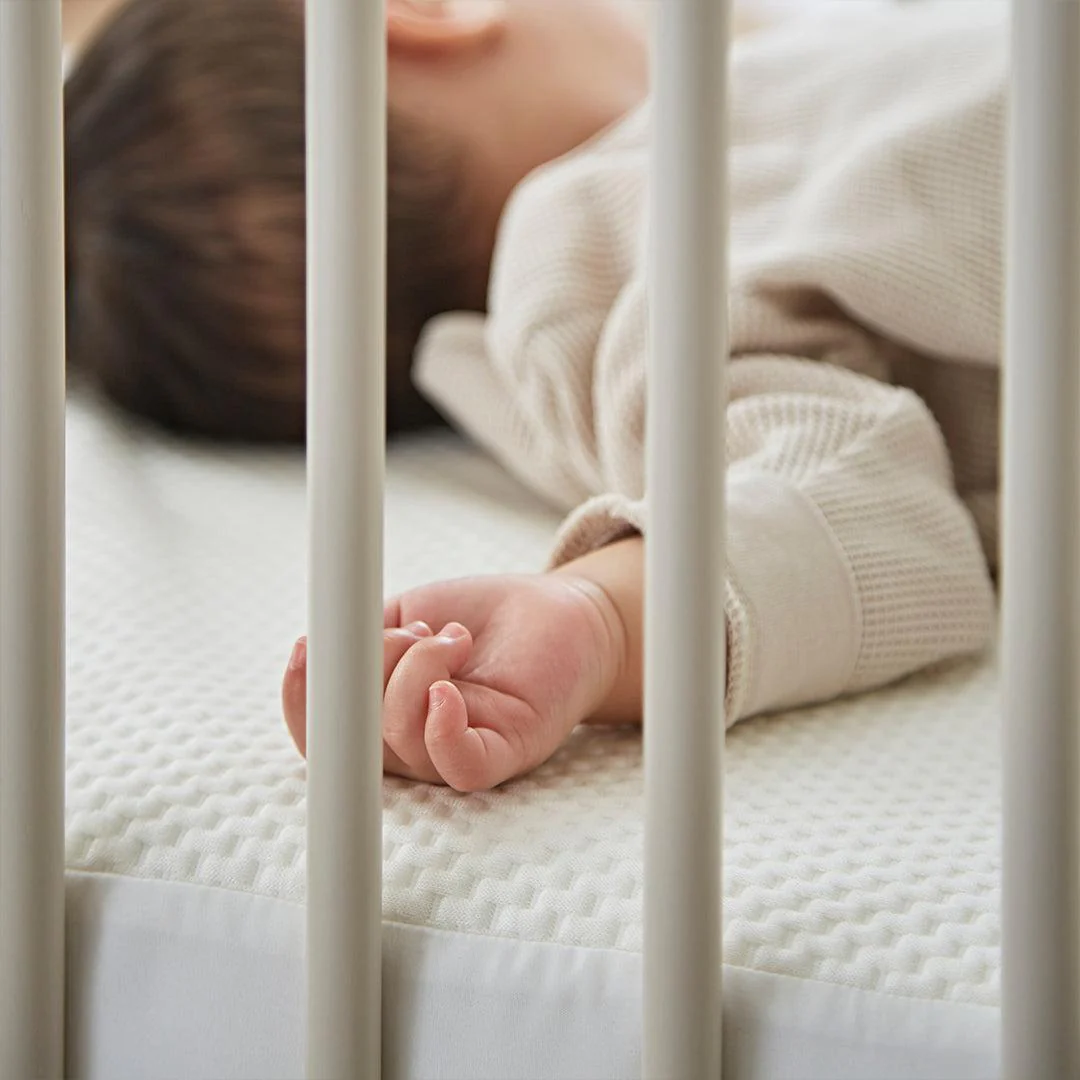 CuddleCo Waterproof Cot Bed Mattress Protector Hypoallergenic Bamboo - White - Image 4