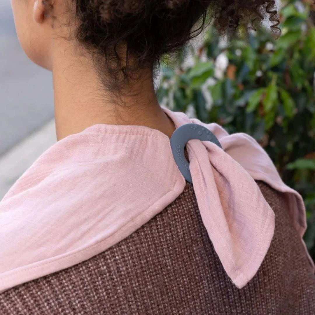 Doomoo Mom N Play Breastfeeding Cape - Pink - Image 2