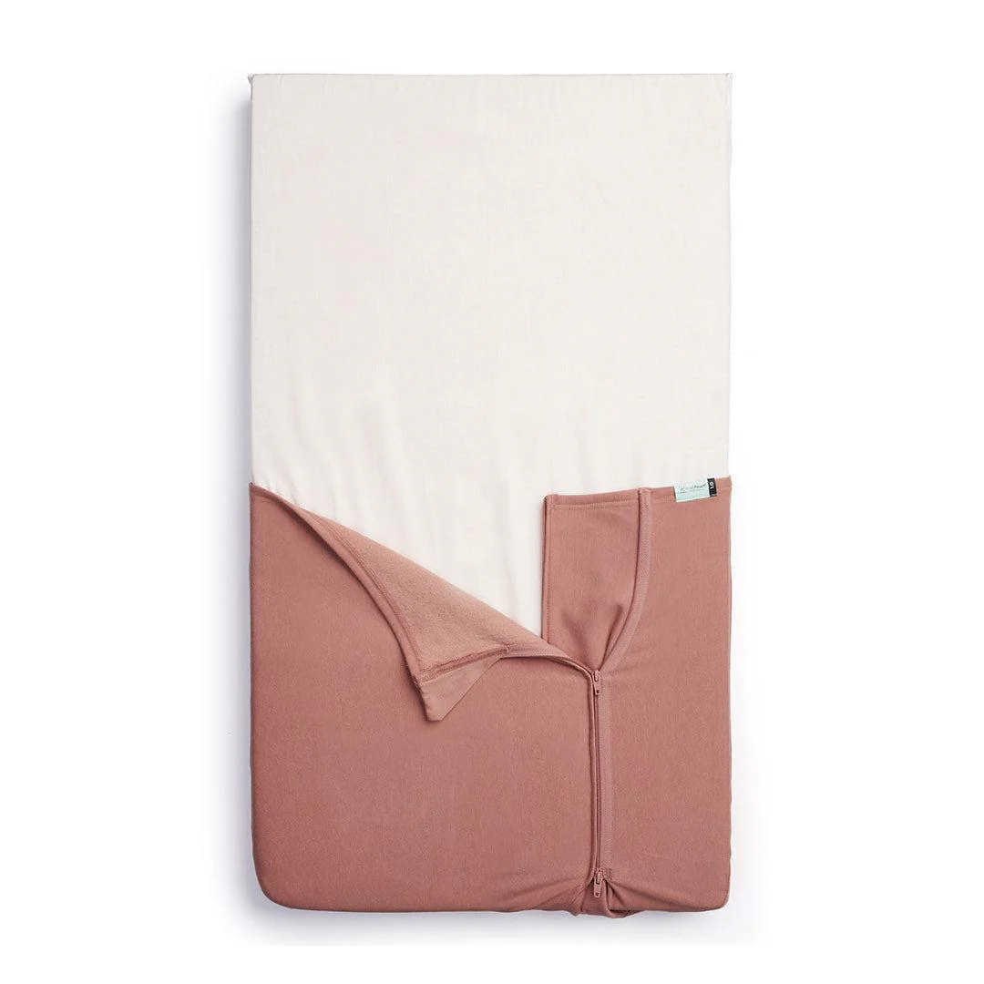 ergoPouch Organic HugMe Blanket - 0.2 & 1.0 TOG - Rose - Image 7