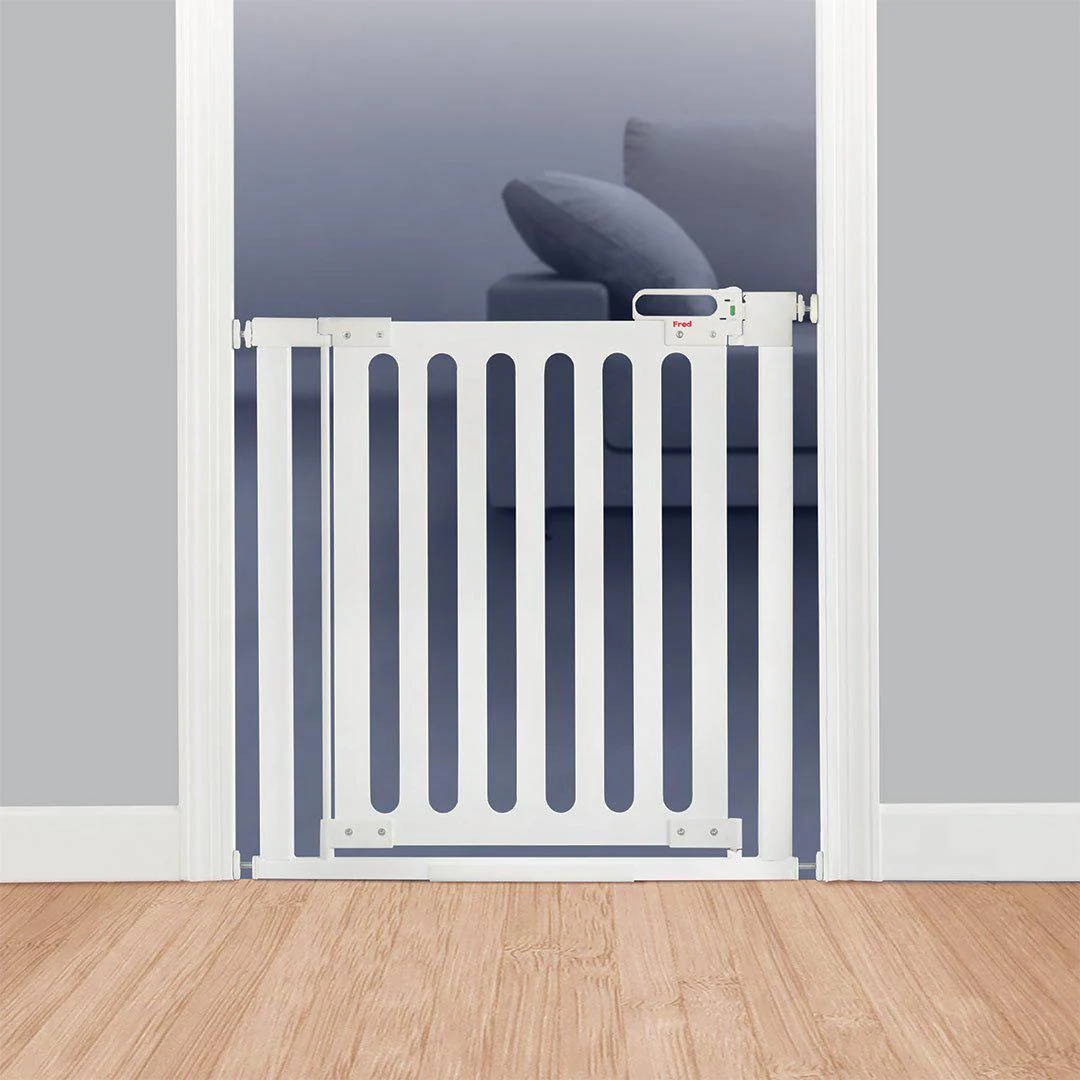 Fred Pressure Fit Stairgate - White Wood Panel/Pure White Fittings - Image 3
