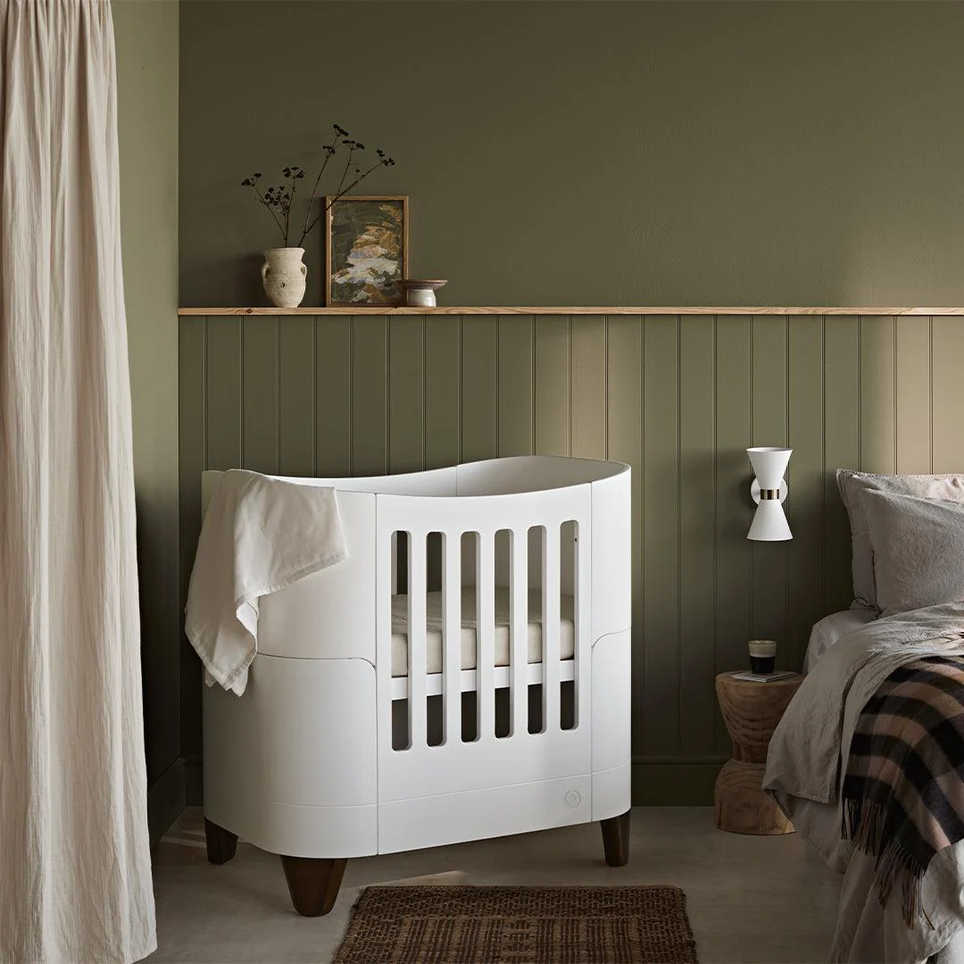 Gaia Baby Serena Mini Cot + Bedside Crib - Includes Bedside mattress - White / Walnut - Image 4