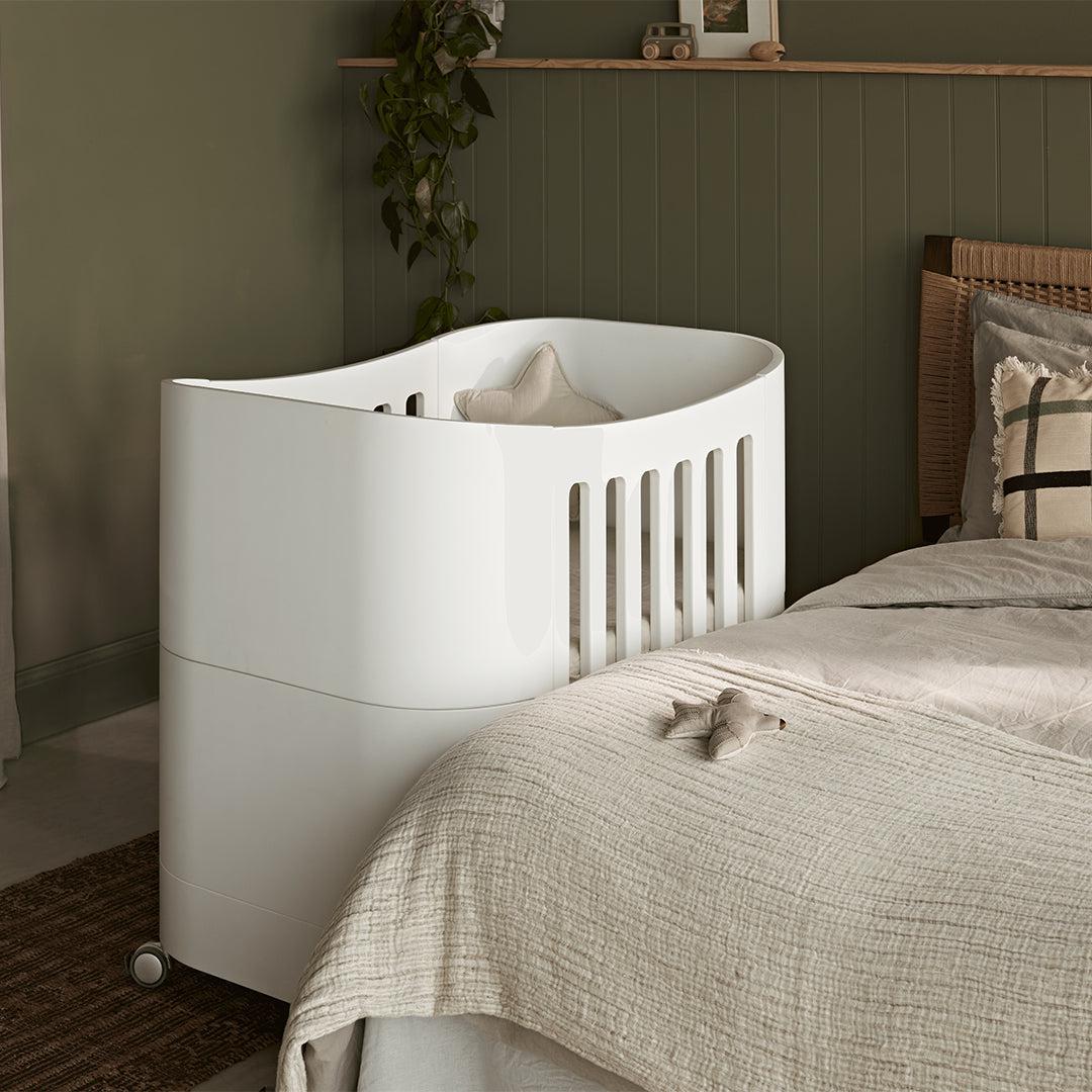 Gaia Baby Serena Mini Cot and Dresser Set - White / Walnut - Image 3