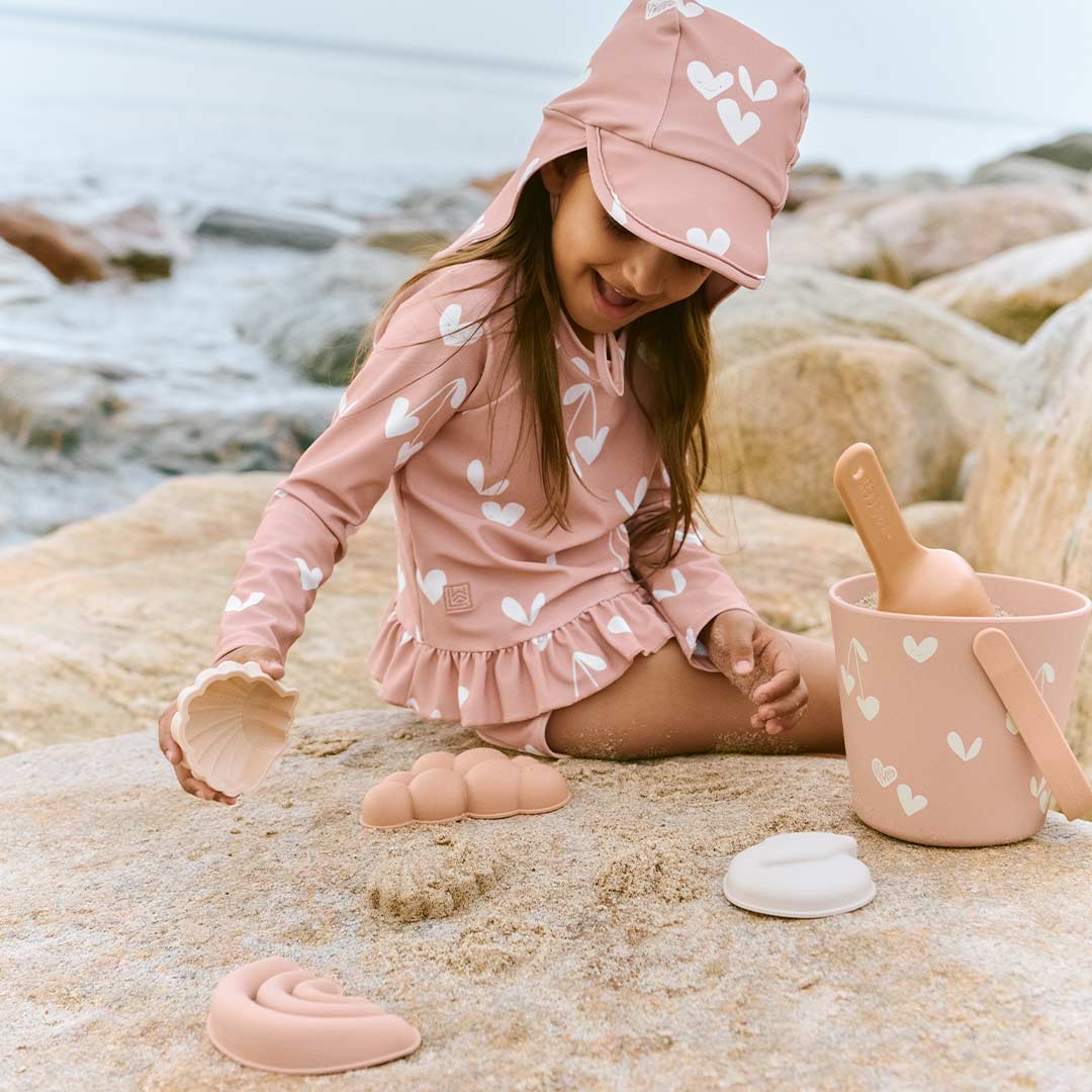 Liewood Gilma Sweethearts Beach Set - Sweethearts / Pale Tuscany - Image 2