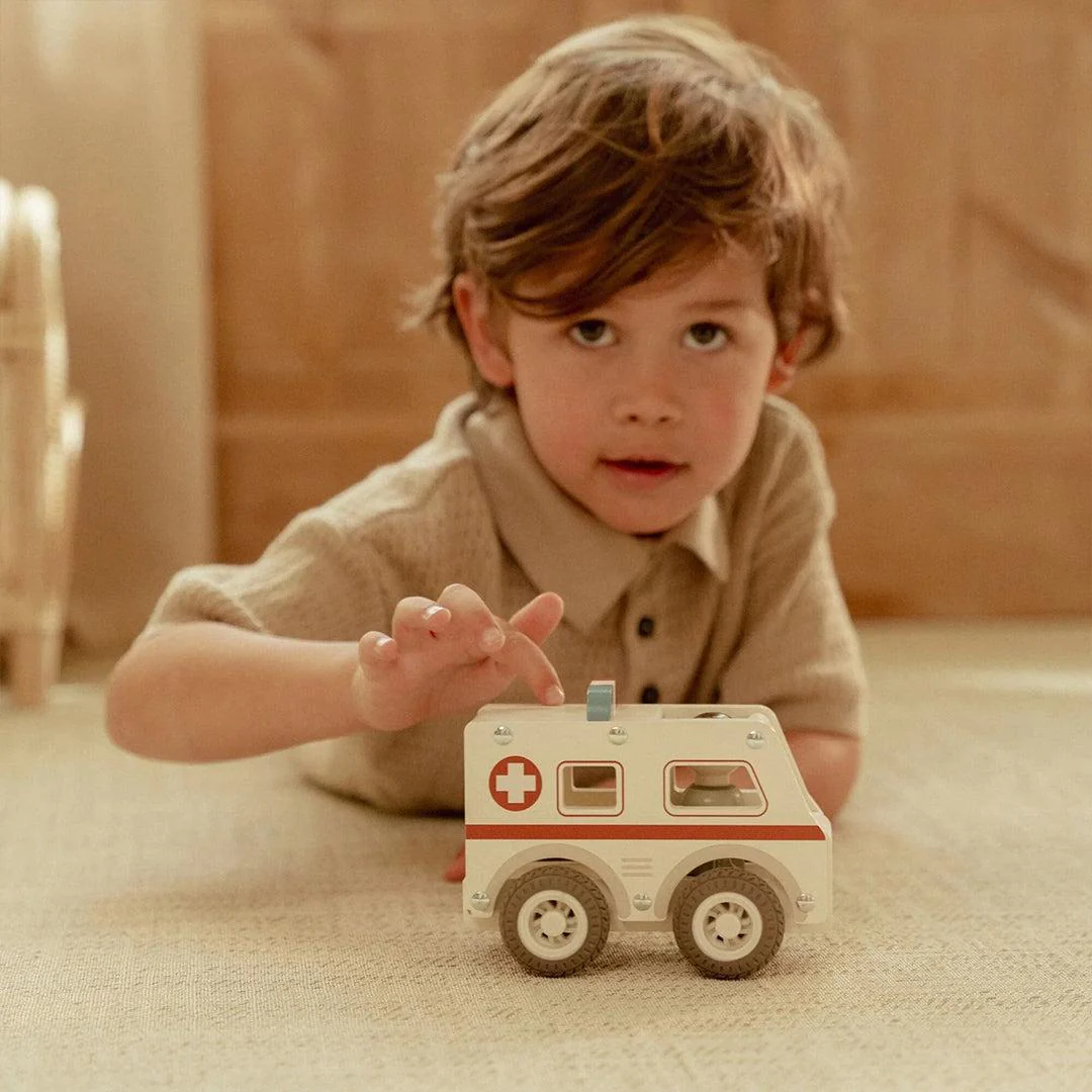 Little Dutch Ambulance - Image 5
