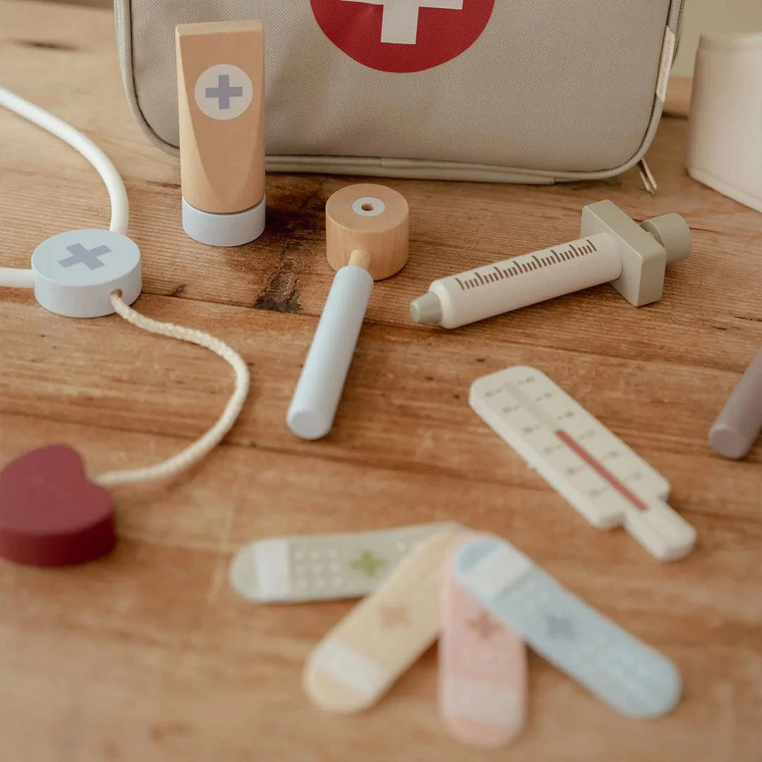 Little Dutch Doctor Set - Image 4