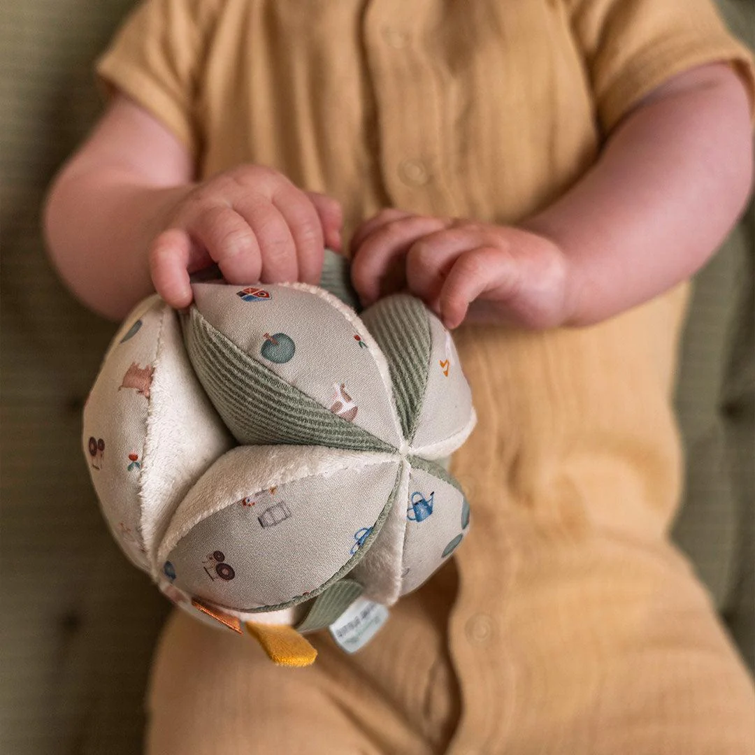 Little Dutch Gripping Ball - Little Farm - Image 4