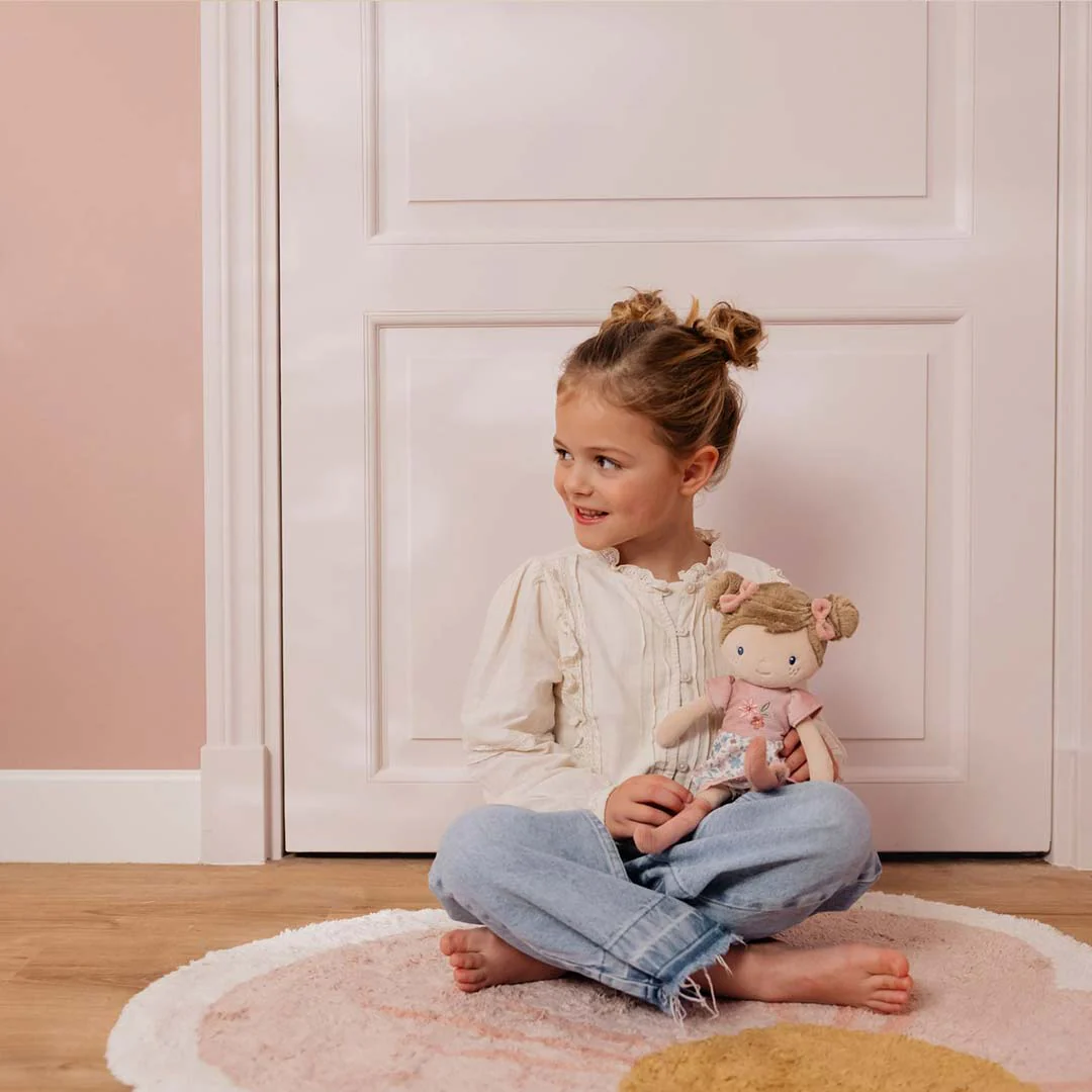 Little Dutch Hug Doll - Rosa - Image 2