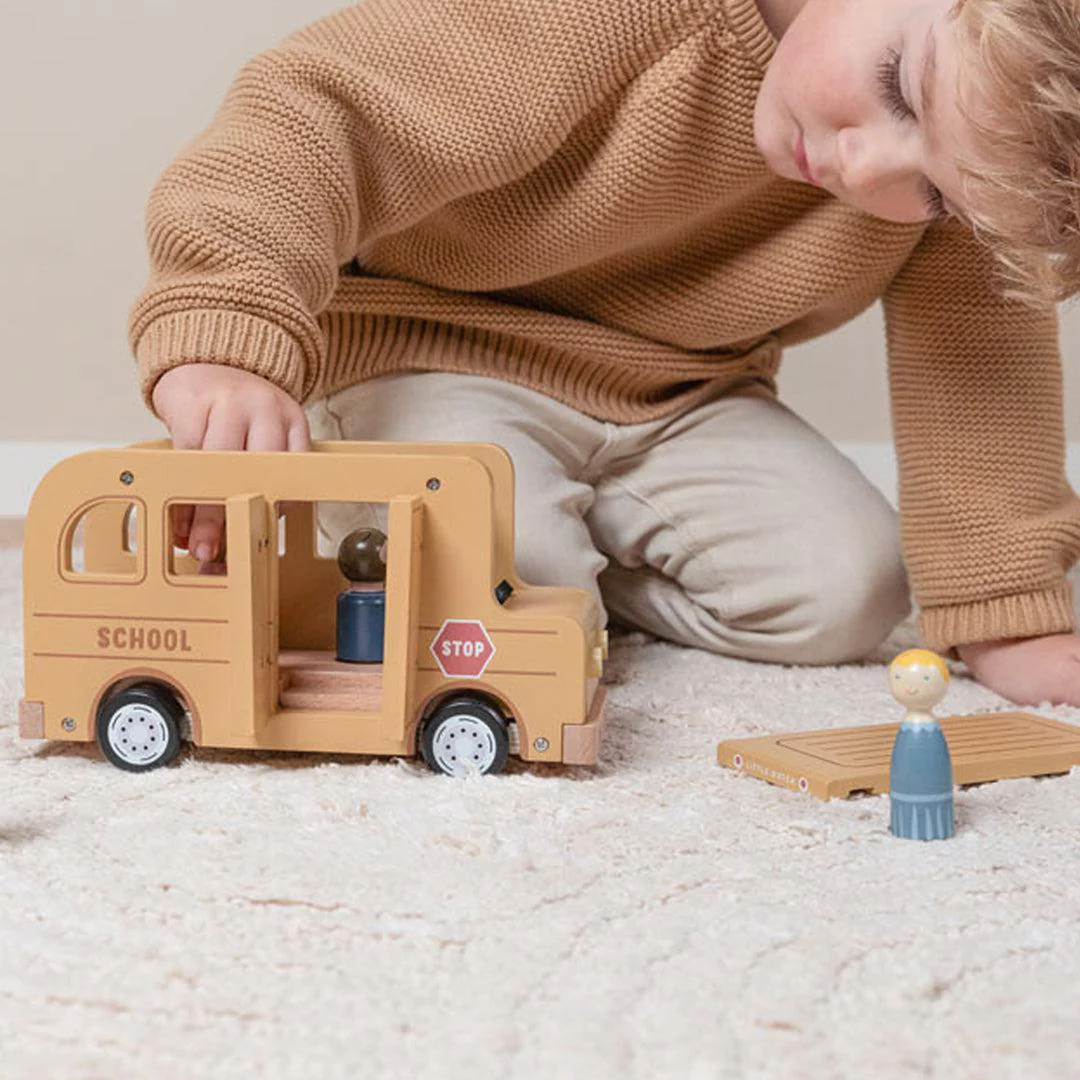 Little Dutch School Bus With Figures - Image 2