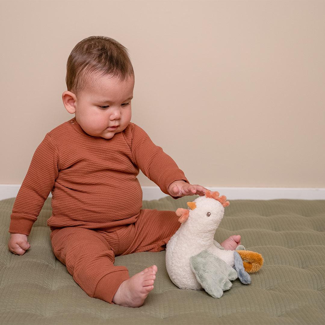 Little Dutch Tumbler Chicken - Little Farm - Chicken - Image 4