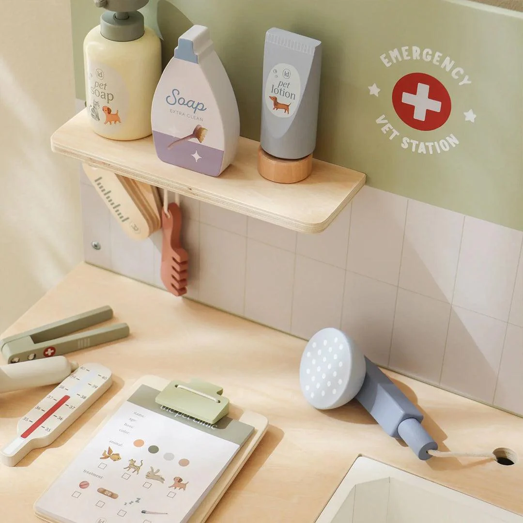 Little Dutch Wooden Veterinary Practice - Image 3