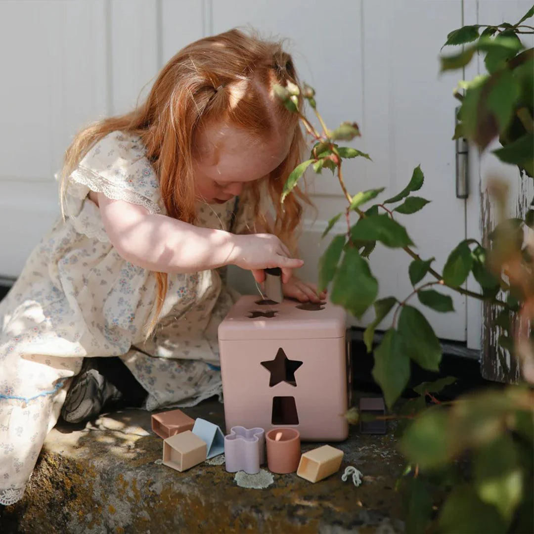 Mushie Shape Sorting Box - Petal - Image 2