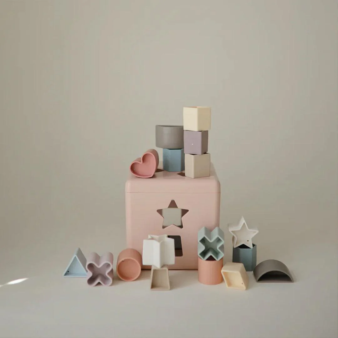 Mushie Shape Sorting Box - Petal - Image 3