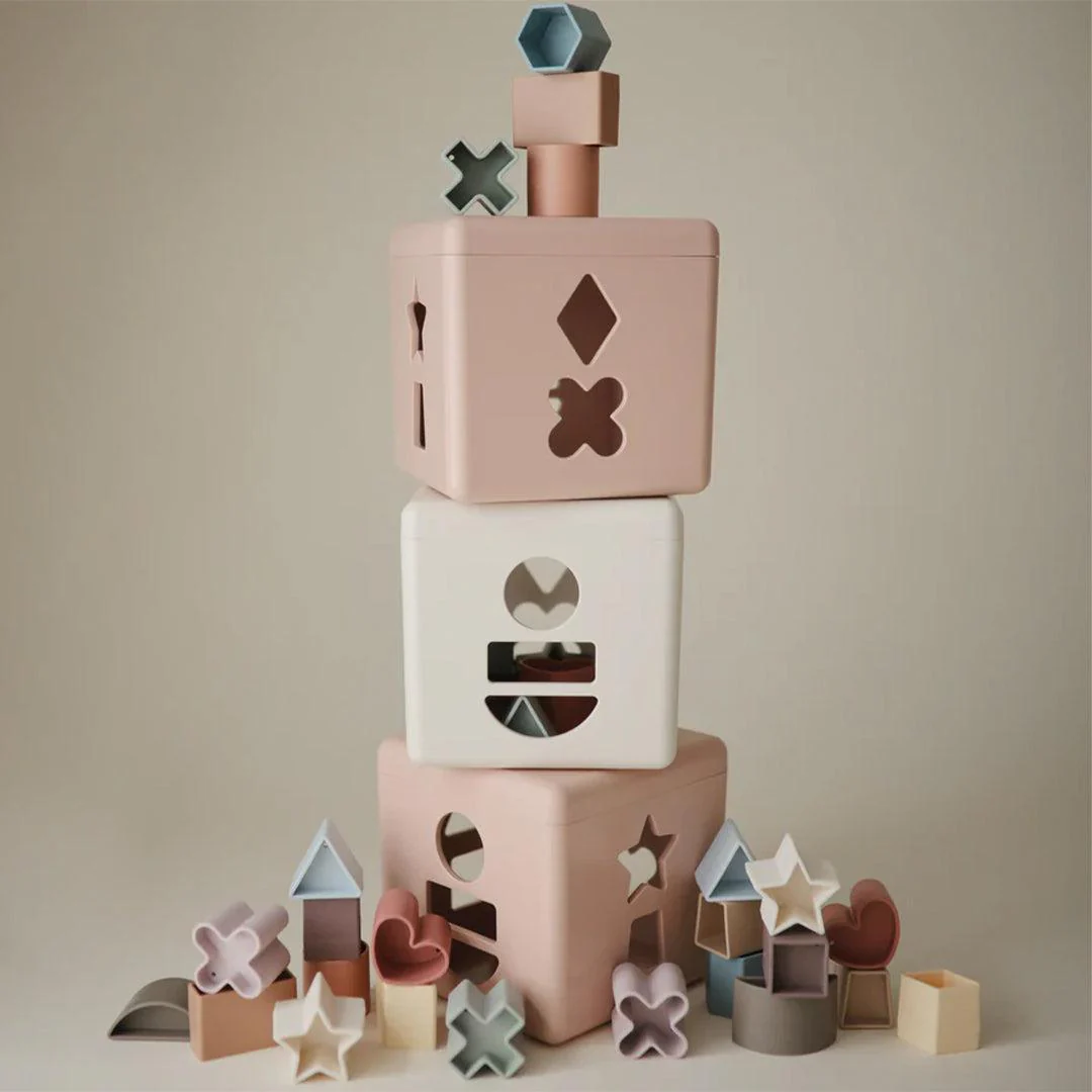 Mushie Shape Sorting Box - Petal - Image 6