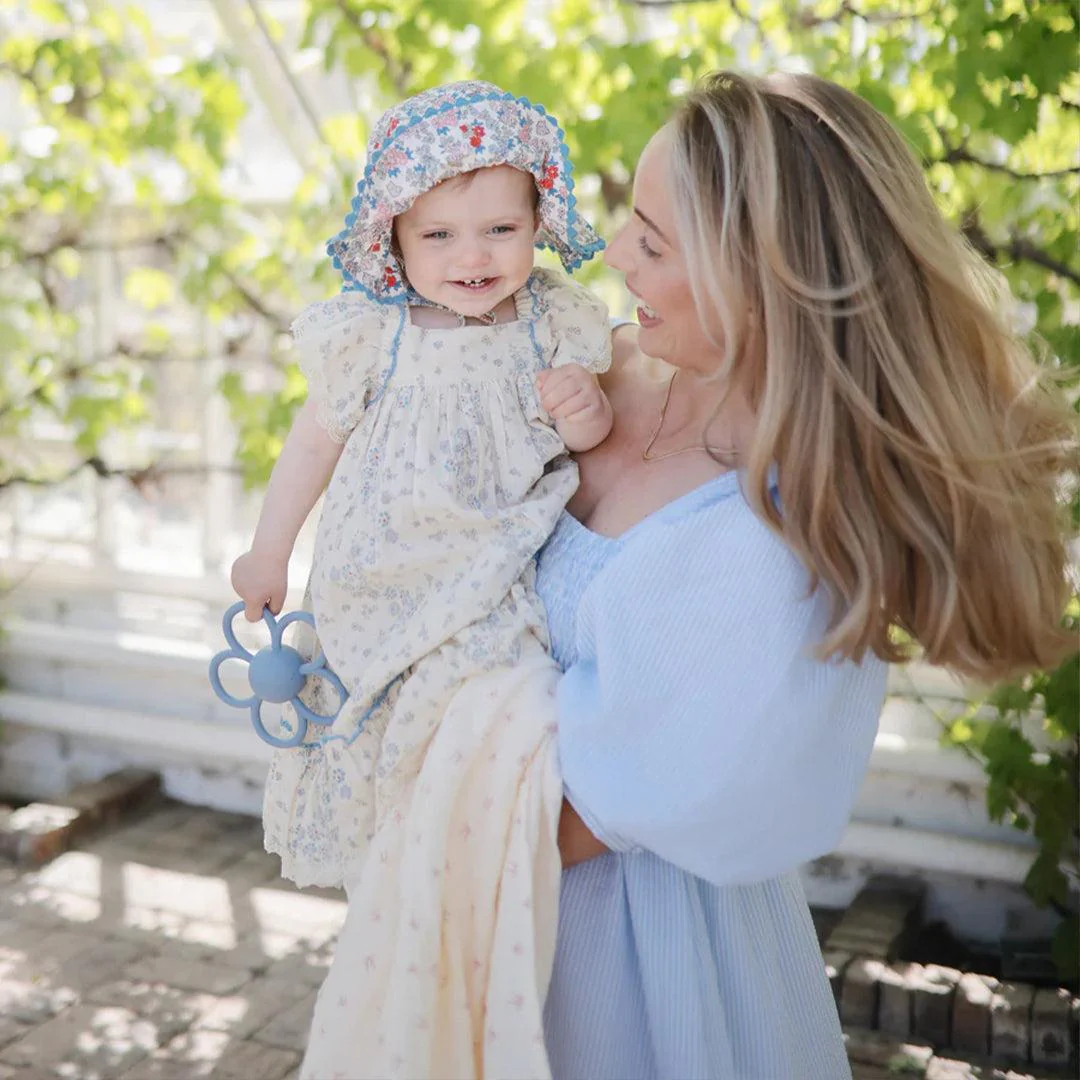 Mushie Swaddle - Bows - Image 3