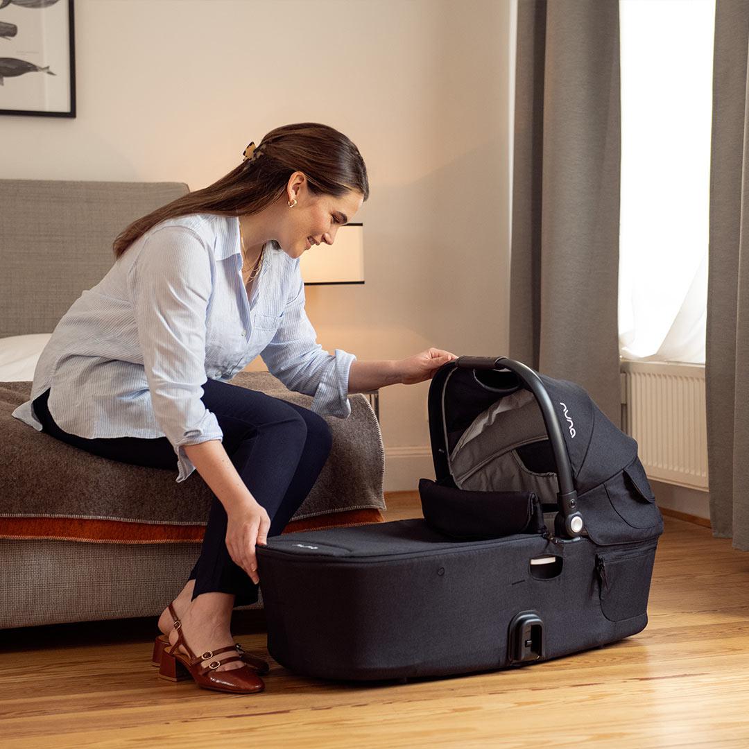 Nuna DEMI NEXT Carrycot - Caviar - Image 2