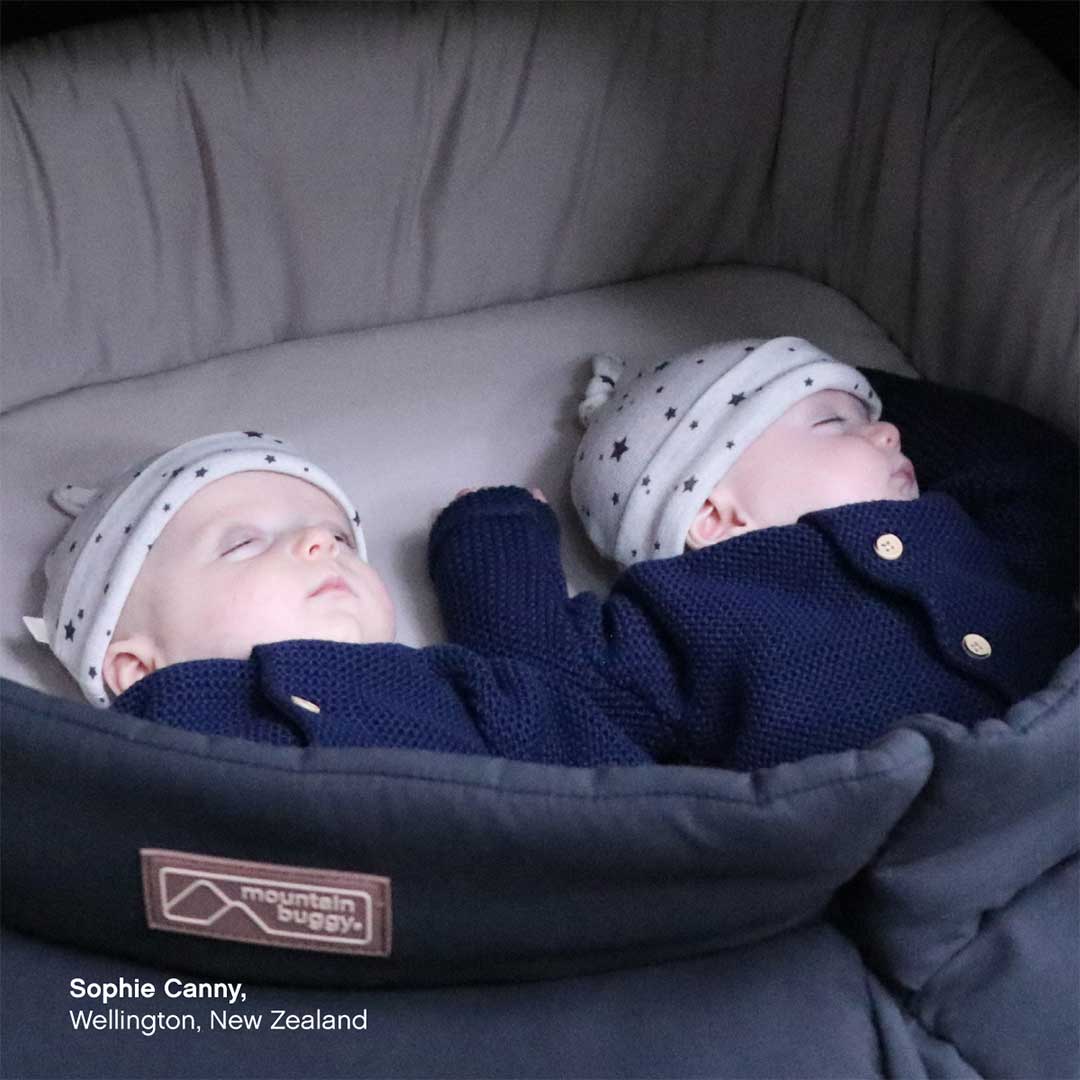 Outlet -  Mountain Buggy Twin Carrycot Plus - Black - Image 2