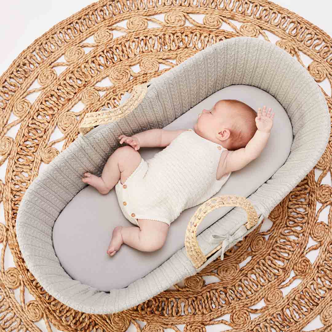 The Little Green Sheep Organic Knitted Moses Basket & Mattress - Dove - Image 2
