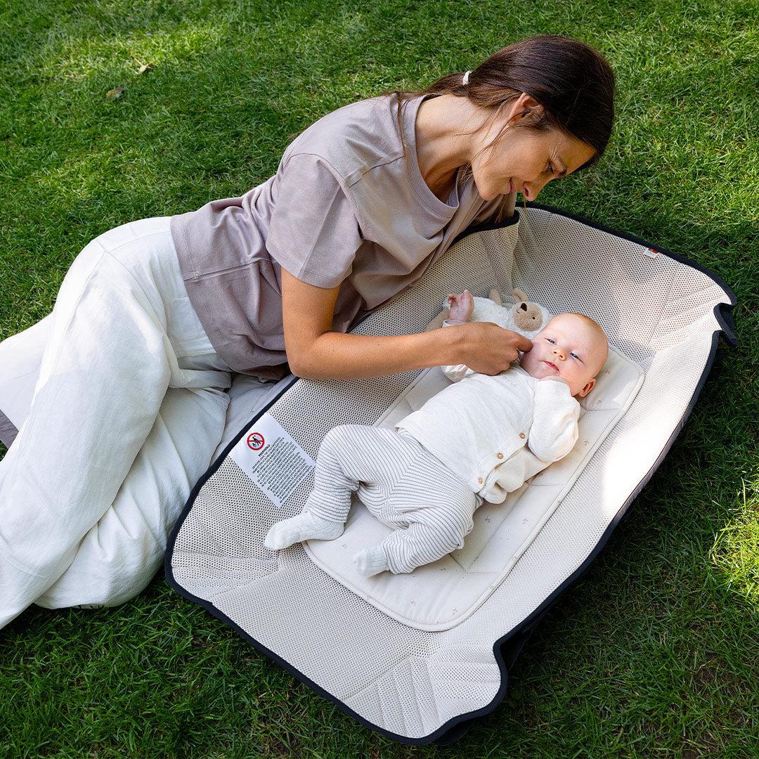 Voksi Carry Me Travel Carrycot - Walnut - Image 5